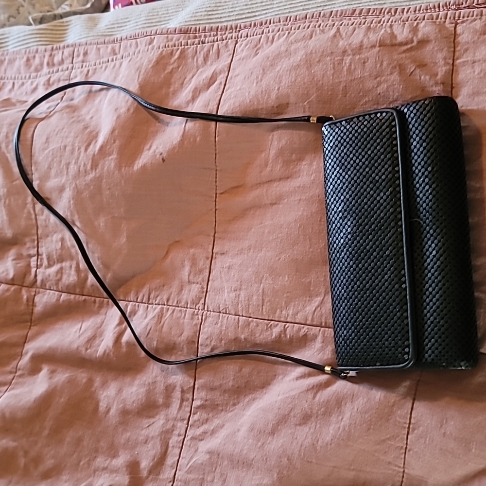 STUNNING WHITING AND DAVIS BLACK MATTE MESH CROSSBODY CLUTCH - Picture 2 of 16